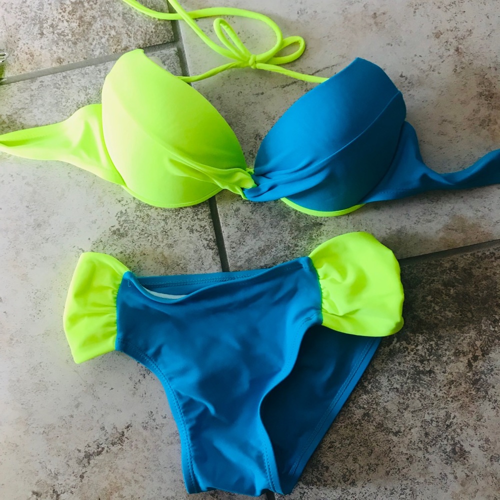 Neon 2 piece bathing suit - a lot of padding - VS